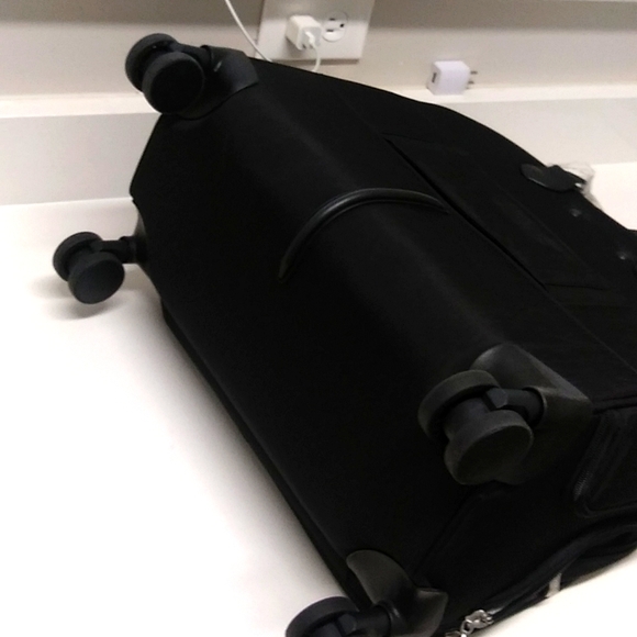 Baggallini Unisex Adult 4 Wheel Tote bag-Black color - Picture 10 of 14